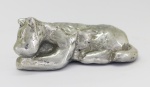DIVERSOS - Cachorro decorativo em alumínio. Med. 5x13x6 cm.