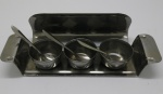 DIVERSOS - Porta condimentos em inox com 3 potes fixos e 3 colheres. Med. 15 cm.