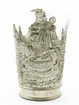 PEWTER - Porta copo em pewter alemão, decorada com paisagem da bela cidade de MUNCHEN. Alt. 8,5 cm.