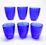 DEMI CRISTAL - Lote de 6 copos em grosso demi cristal em tom azul royal. Alt. 10 cm.