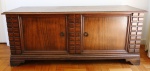 MOBILIÁRIO - Buffet em madeira, 2 portas frontais e tampo articulado. Med. 55x131x48 cm. Mascas do tempo e de uso.