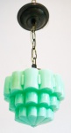 LUSTRE - Delicado lustre pendente com globo em opalina verde flor. Med. aproximada 40x20 cm.
