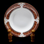 PORCELANA - Parte de jogo de jantar em porcelana SCHMIDT - Branca com faixa policromada e friso dourado. Composta de: 12 pratos fundos. Dia. 23 cm.