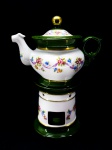 PORCELANA - Samovar em porcelana com fogareiro, pintado a mão com motivos florais e faixas verdes. Med.