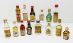 BEBIDAS - Coleção de miniaturas de bebidas diversas. Sem garantia da integridade do líquido.