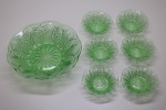 DEMI CRISTAL - Antiga saladeira em vidro moldado em tom verde com 6 potes para servir.