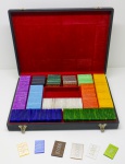 JOGOS - fichas de poker - maleta - 57 azuis, 59 verdes, 67 amarelas, 46 laranjas, 42 azuis claro, 66 roxas, 19 verdes claro, 21 douradas, 20 verdes escuro, 19 pretas.