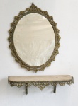 MOBILIÁRIO - delicado aparador e espelho em bronze, relevo arabescos. 17 x 55 x 16 cm e 60 x 45 cm.