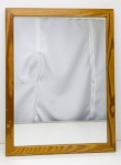 ESPELHO - espelho com moldura em pinho de riga. Med. 44 x 33 cm.