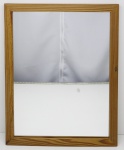ESPELHO - espelho com moldura em pinho de riga. Med. 44 x 33 cm.