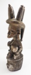 ARTE AFRICANA - Bela escultura em madeira entalhada representando figura  feminina. Med. 50 cm. As esculturas africanas eram um tributo a divindade e também as sociedades de religião.