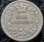 REINO UNIDO ONE SHILING 1859 PRATA .925% 5.6 GRAMAS, 23.5 MM .VALOR ESTIMADO EM CATALOGO PARA MBC 45 DOLARES ( 261,00 REAIS ) BC 22 DOLARES ( 127,00 REAIS )