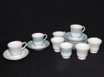 SCHMIDT - Oito xícaras com pires para café em porcelana nacional branca, 3 com decoração de faixas azul e verde e 5 com decoração de flor rosa (1 com bicado). Total 6 x 11cm.