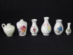 Seis vasos miniatura em porcelana branca, tamanhos e modelos distintos. Alt. maior 10cm, alt. menor 7cm.