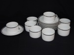 Oito xícaras de chá com respectivos pires, porcelana nacional branca, borda aplicada com faixa prateada. Marca da manufatura Renner.