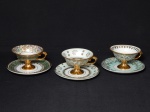Três xícaras e pires de coleção em porcelana branca nacional, decoradas no estilo Art Noveau, com douração, uma delas com fundo nacarado. Marca da manufatura MAUÁ. Total 5 x 10cm.
