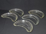 Cinco (5) saladeiras para acompanhamento em vidro translúcido, borda com detalhes em caneluras. 21 x 13cm.