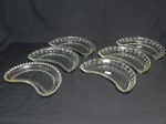 Seis (6) saladeiras para acompanhamento em vidro translúcido, borda com detalhes em caneluras. 21 x 13cm.