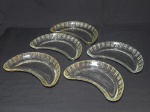 Cinco (5) saladeiras para acompanhamento em vidro translúcido, borda com detalhes em caneluras. 21 x 13cm.