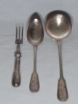 CHRISTOFLE - Três peças de servir em metal francês espessurado à prata: Garfo para carne, concha e colher de arroz. Comp. Maior 33cm