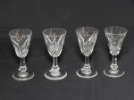 BACCARAT - Quatro (4) cálices para licor em cristal francês, haste facetada, bojo com lapidação geométrica em losangos. Um com sutil bicado. Alt. 9cm.