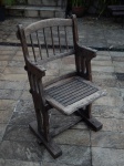Cadeira de cinema em madeira nobre, assento dobrável. Cerca 1900. necessita lustração. Alt. 90cm.