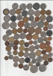 Diversas moedas de variadas procedências e épocas, como Alemanha, Suécia, Itália, França entre outros.