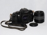 Antiga câmera fotográfica Canon EOS5000, acompanha lente com zoom 38-76mm 1:4.-5.6. Funcionamento desconhecido. Total 13 x 13cm