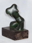 Sônia EBLING  (Taquara RS 1918 - Rio de Janeiro RJ 2006) - Escultura representando torso feminino em bronze azinhavrado. Base em madeira. Assinada. 16 x 11 x 8cm.