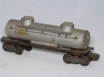 FERROMODELISMO - Vagão de trem em ferro e metal, transportador de óleo Sunoco. Manufatura Lionel. Apresenta oxidação. Comp. 21cm.