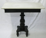 Aparador em madeira entalhada. Tampo retangular com mármore sobre coluna torneada. Apresenta perdas e sofreu ataque de cupim. Med. com mármore 84x95x45 cm.