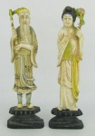 Duas esculturas em marfim chinês, policromado, representando "Casal de agricultores". Base em madeira. Alt. totais 15 cm.