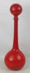 Garrafa bojuda de coleção de gargalo alto em vidro opalinado, no tom vermelho. Interior na cor leitosa. Alt. 46 cm.