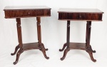 Duas mesas de apoio, sendo uma em jacarandá e a outra em madeira, com 1 gaveta e entalhadas em gomos. Pernas torneadas. Pés recurvos. Med. 55,5x48x30 e 59,5x47x31 cm.