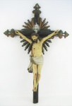 Crucifixo com Cristo de pendurar em madeira patinada e policromada, com detalhes em dourado. Resplendor em prata. Marcas do tempo. Alt. crucifixo 79 cm. Alt. Cristo 46 cm.