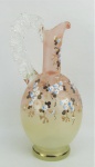 Jarra de coleção em vidro italiano soprado, decorado com pintura esmaltada de flores e folhas em policromia. Alça em vidro translúcido com trabalhos em relevo. Alt. 24 cm.