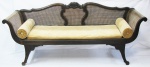 Canapé em jacarandá para 3 lugares. Encosto e braços com palhinha. Assento com almofada. Med 72,5x193x54,5 cm
