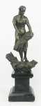 Escultura em petit-bronze patinado, representando "Colheita de trigo". Base em mármore. Alt. total 42,5 cm.