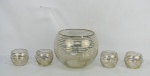 Poncheira com 4 canecas e concha em demi cristal translúcido, decorado com faixas em dourado. Desgastes no dourado. Falta tampa da poncheira e poncheira e uma caneca com bicadinho na borda med. poncheira 16,5x21cm.