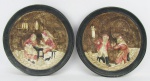 Par de medalhões possivelmente portugueses em faiança, policromados, tendo ao centro em relevo. Cenas de interior de taberna. Diam. 34cm.