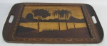 Bandeja de coleção em madeira com marqueterie de passagem do Rio de Janeiro ao centro. Med. 4x53x34 cm.