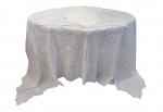 Toalha de mesa com bordados e 11 guardanapos. Med. 2,44x1,62cm.