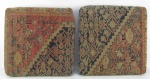 Duas almofadas forradas com tapete. Med. 41x39cm.