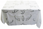 Toalha de mesa com bordados. Med. 2,14x1,86cm. Com manchas de guardado.
