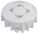 Toalha de mesa redonda, com apliques e bordados coloridos. Diam. 1,66cm.