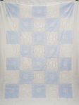 Toalha de mesa em renda e tecido com bordados. Pequenas manchas de guardado. Med. 1,78x1,30cm.