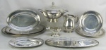 Baixela em metal espessurado a prata, com marca da manufatura Wolff Prata 90 na base, com trabalhos de folhas, flores e gomos em relevo, composto de sopeira, jarra, molheira, 5 travessas ovais e 3 circulares. Minúsculas marcas de uso Med. sopeira 21x33x25,5cm.