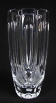 Delicado vaso em cristal translúcido, decorado com lapidações dedão, sulcos e delicados bicos de jaca. Base com minúsculo bicado.  Alt. 15,5cm.