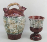 Moringa e taça em cerâmica esmaltada e policromada, assinada J. Brandão nas bases. Alts. 24 e 14cm.