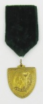 Medalha religiosa em bronze, contendo figura segurando tocha e a inscrição "Premio", e no verso "Ao Mérito Sacre Cour Colegio de Marie". Comp. 4cm.